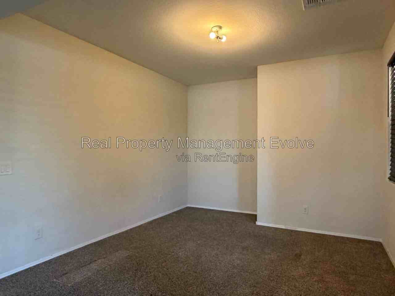 12214 W Superior Ave - Photo 5 of 37