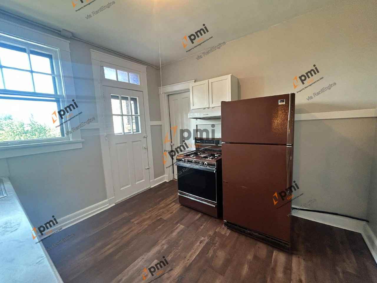 710 Perry St #8 - Photo 4 of 25