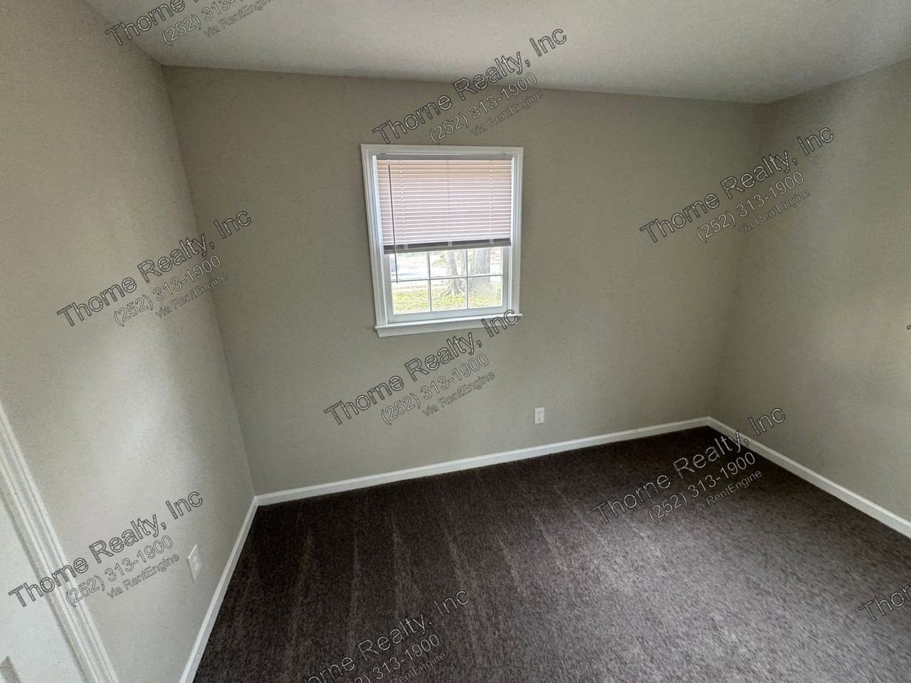 809 Lloyd St - Photo 7 of 15