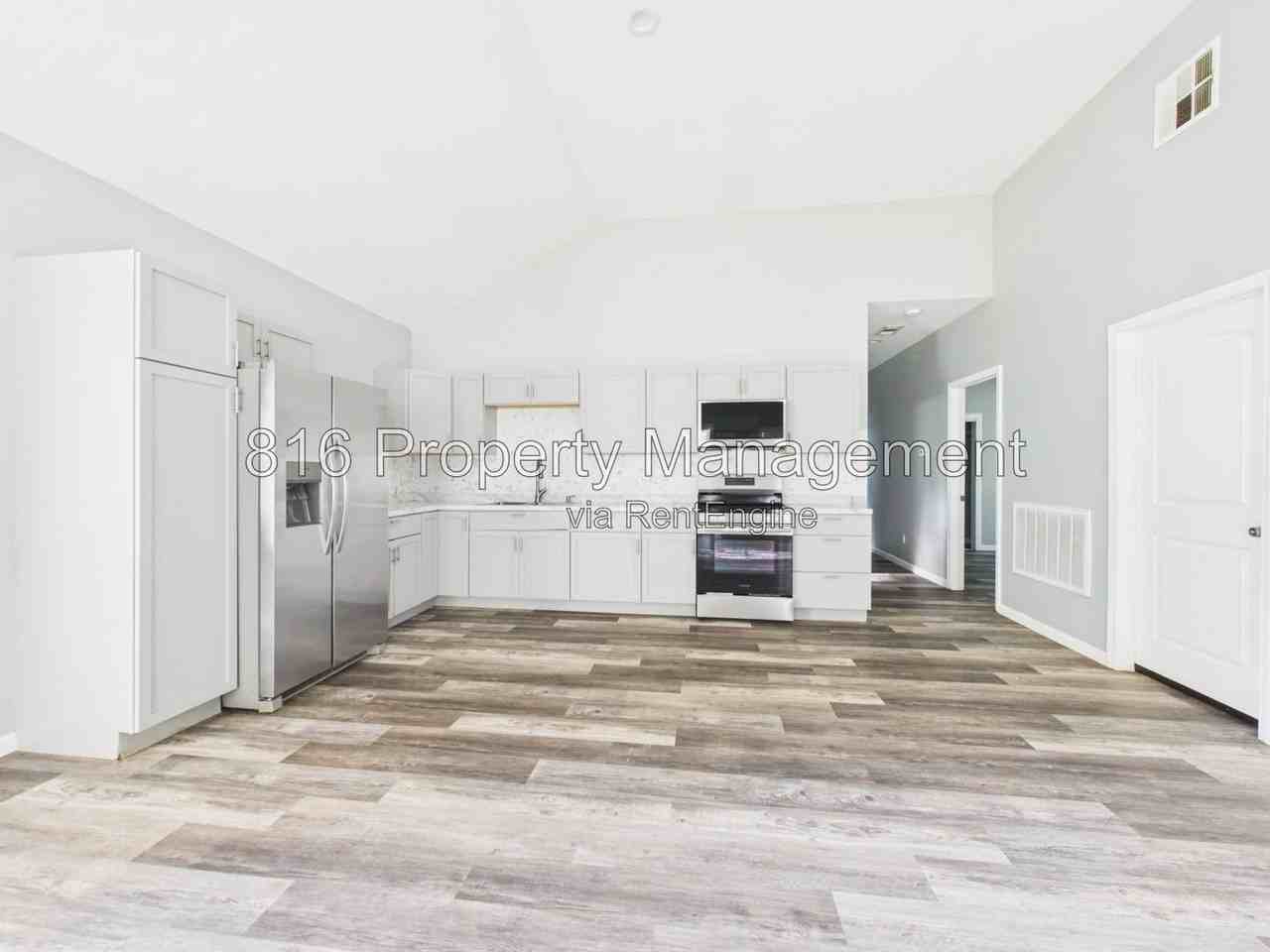 4100 Waverly Ave - Photo 5 of 23