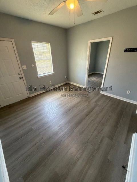 1419 Richards St - Photo 4 of 11