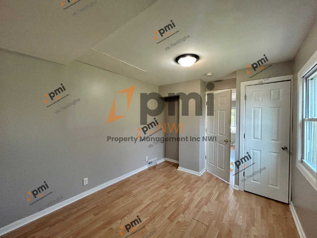 1518 Oak St - Photo 7 of 12