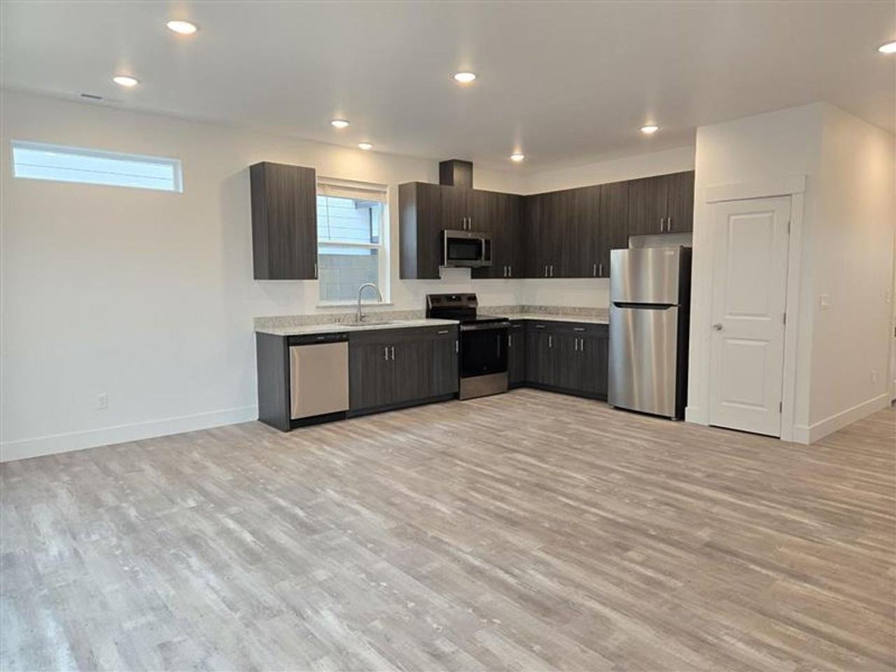 5873 W 40th Ct - Photo 7 of 29
