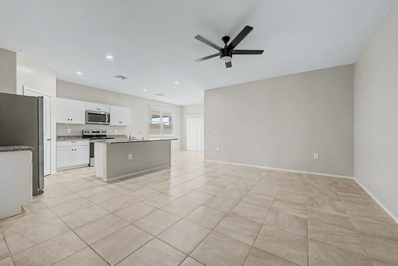103 S Collier Ln - Photo 3 of 31