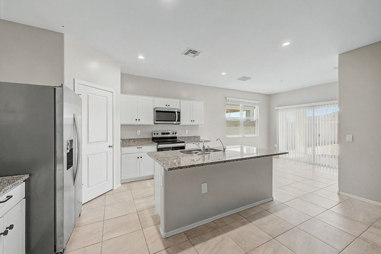 103 S Collier Ln - Photo 5 of 31