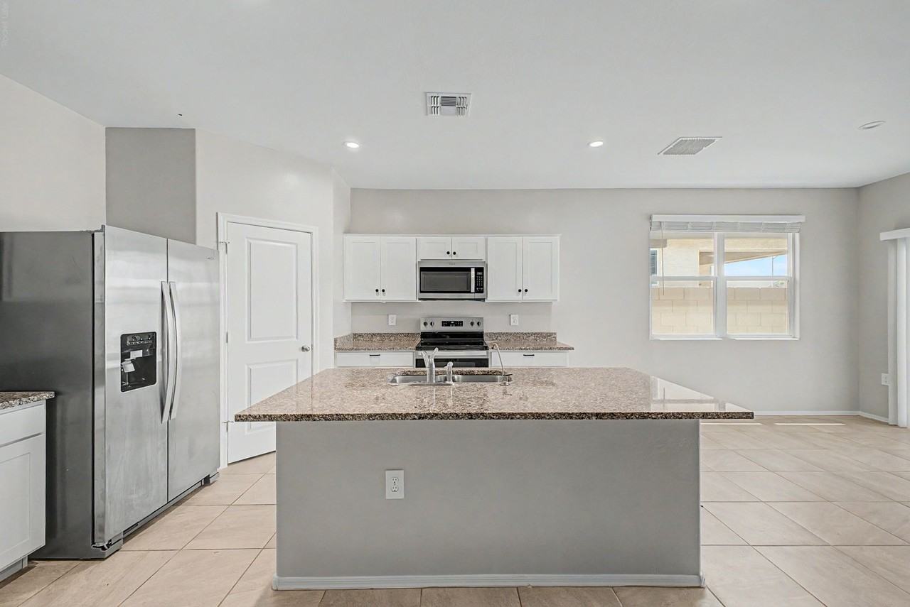 103 S Collier Ln - Photo 6 of 31