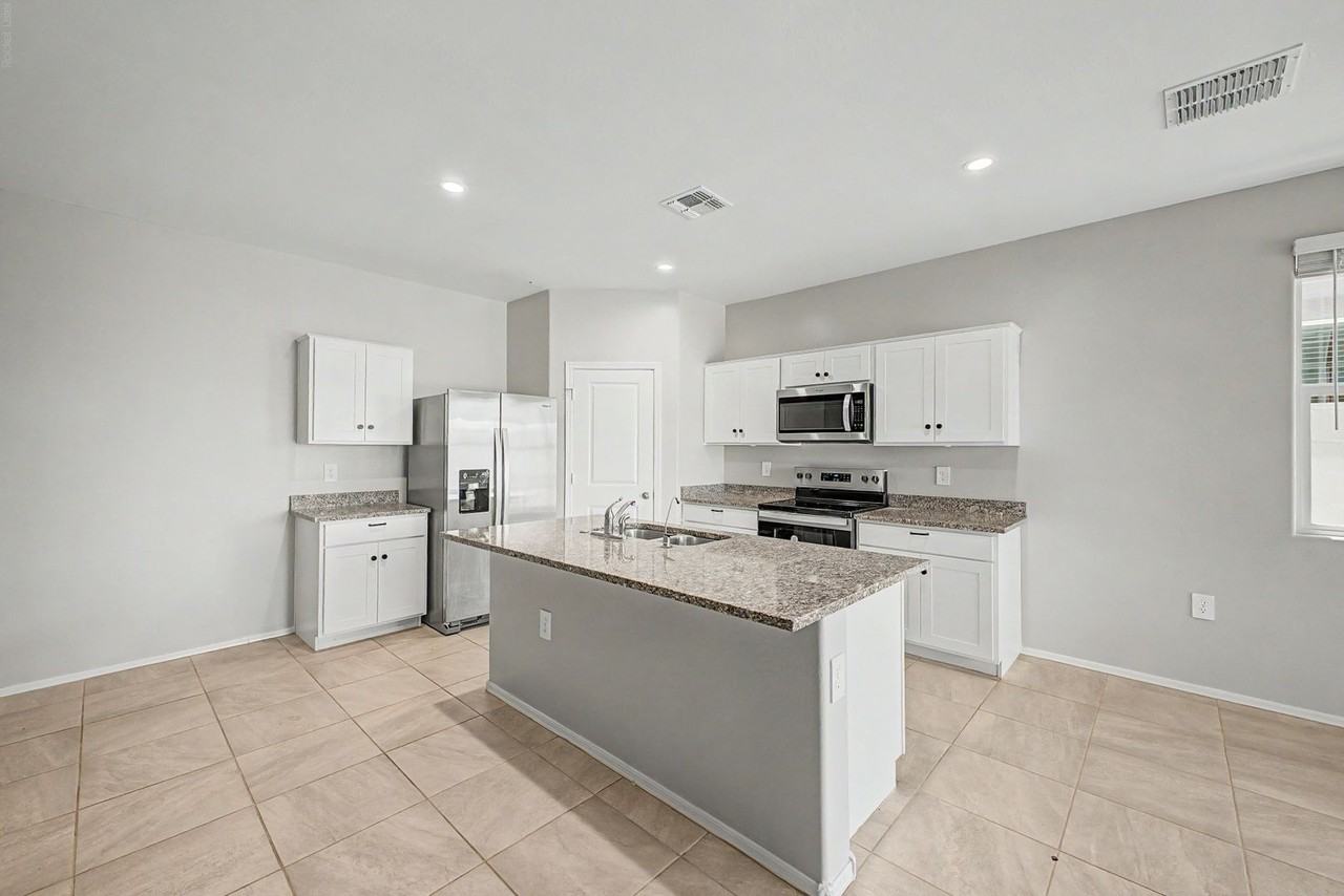 103 S Collier Ln - Photo 7 of 31