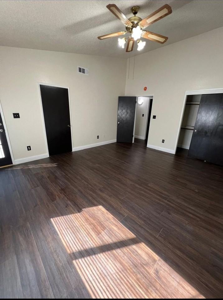 921 Orangewood St - Photo 4 of 12