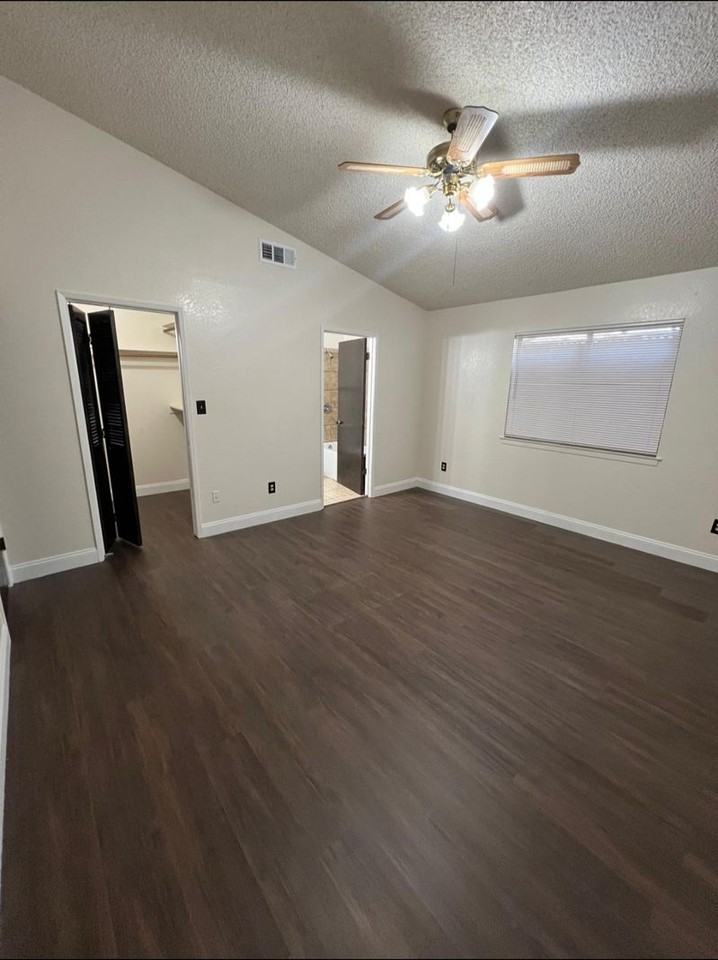 921 Orangewood St - Photo 6 of 12