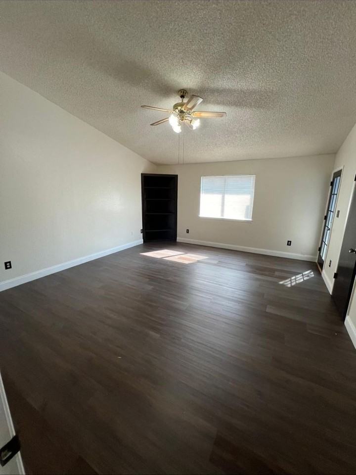 921 Orangewood St - Photo 7 of 12