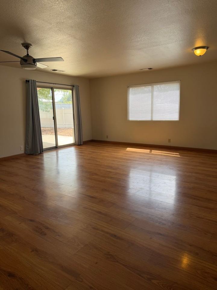 3775 Yuletide Ave - Photo 6 of 17
