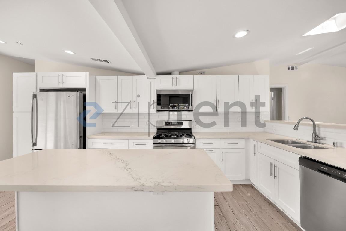 648 Cocapah St - Photo 5 of 23