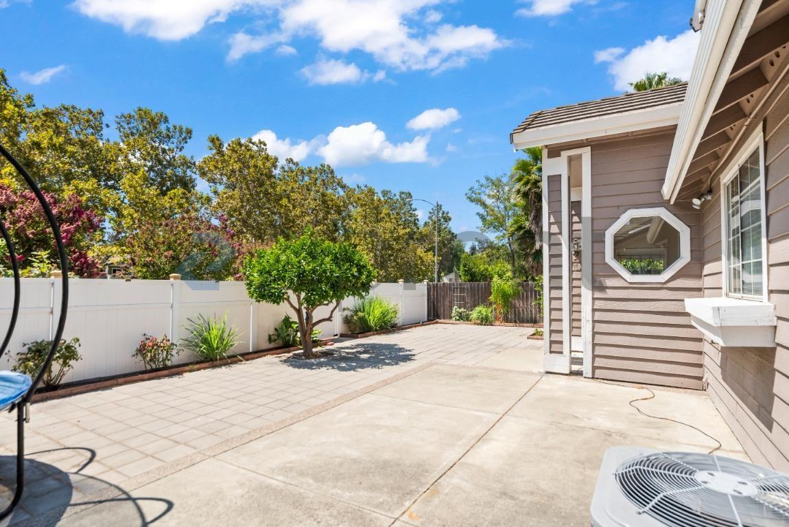 1431 Prelude Dr - Photo 4 of 35