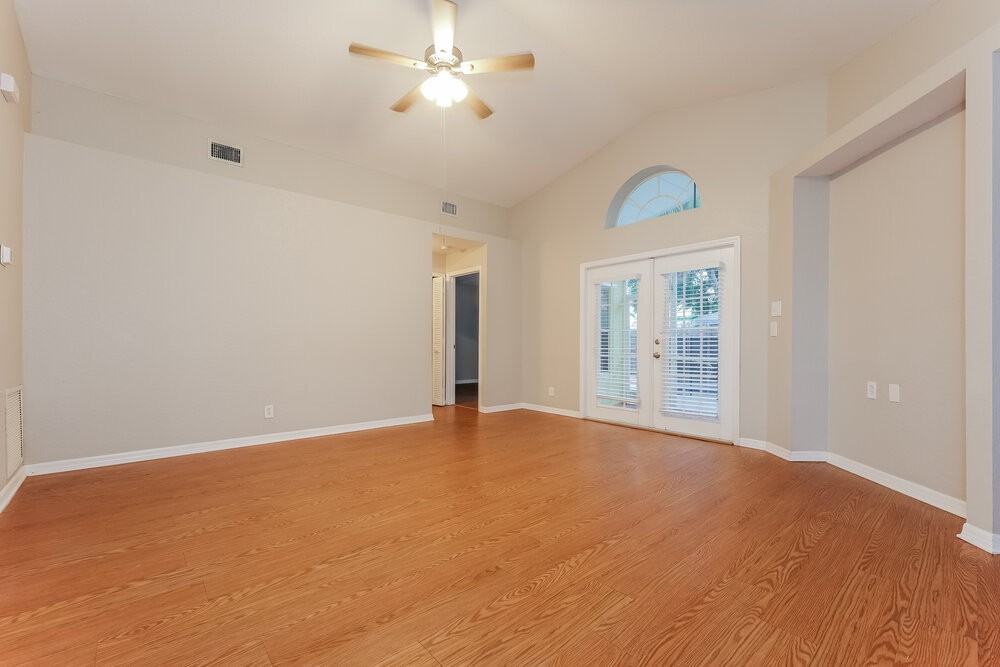 6285 Lauderdale St - Photo 5 of 16