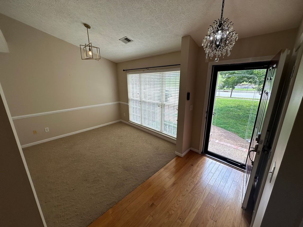 245 Cobblestone Lndg - Photo 4 of 38