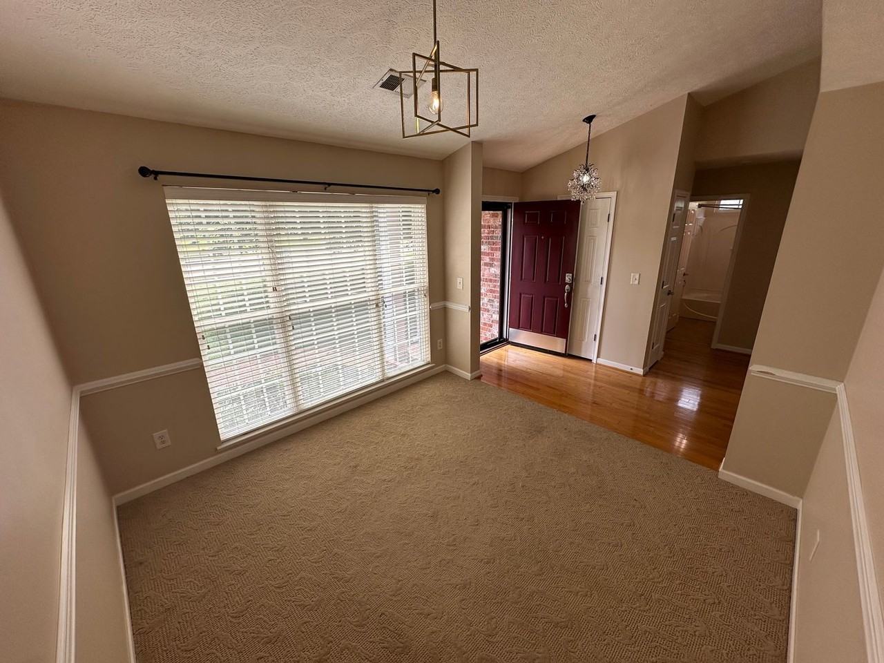 245 Cobblestone Lndg - Photo 5 of 38