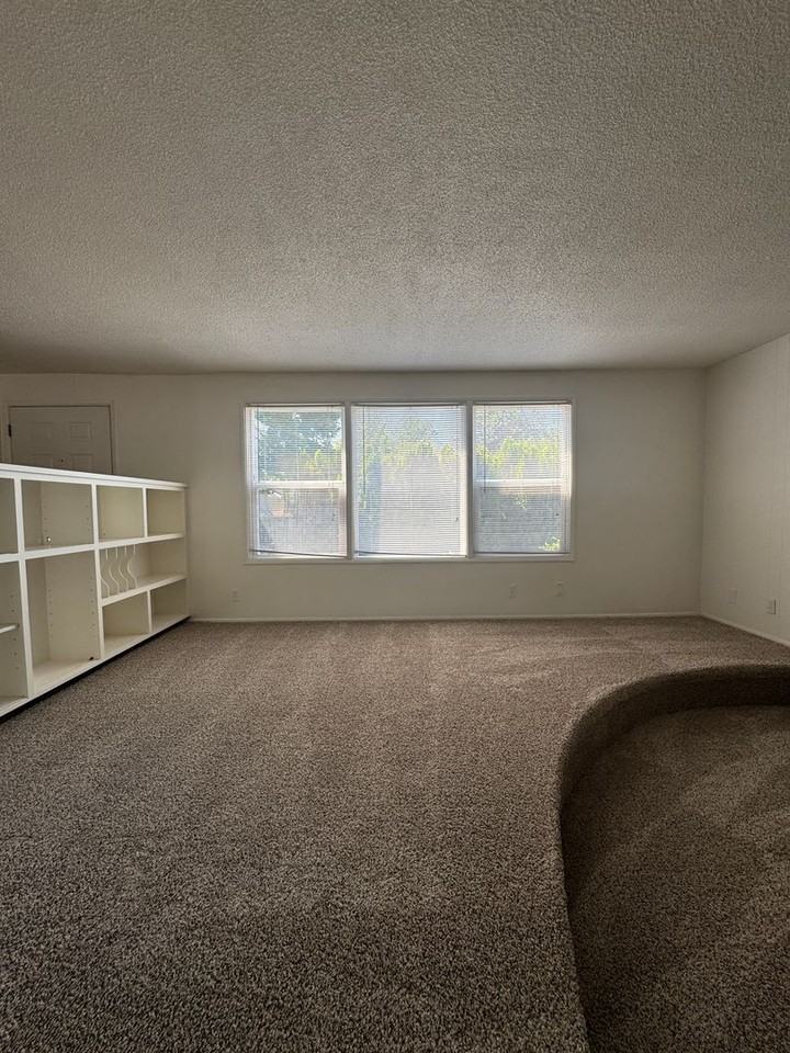 1825 Arthur St - Photo 5 of 28