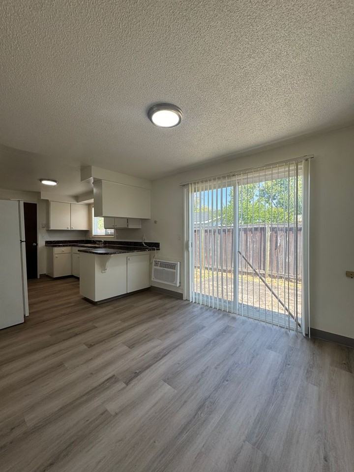 1825 Arthur St - Photo 7 of 28