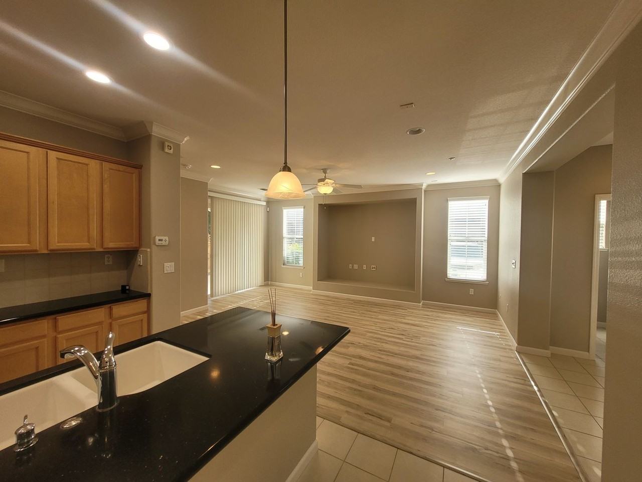 5998 Camden Cir - Photo 7 of 21