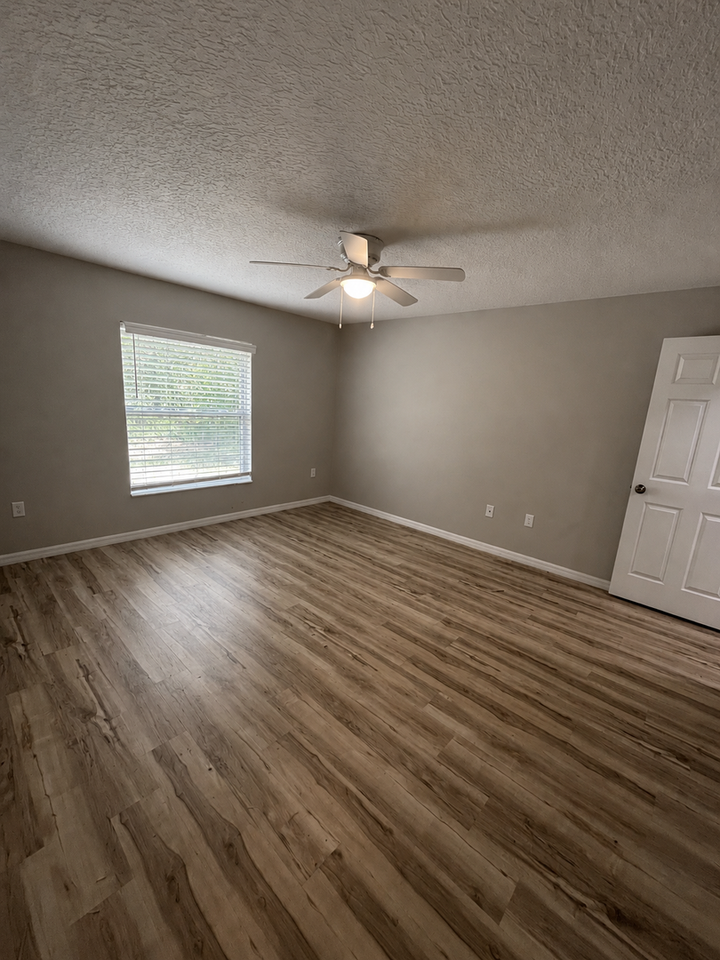 12053 Centralia Rd - Photo 3 of 18