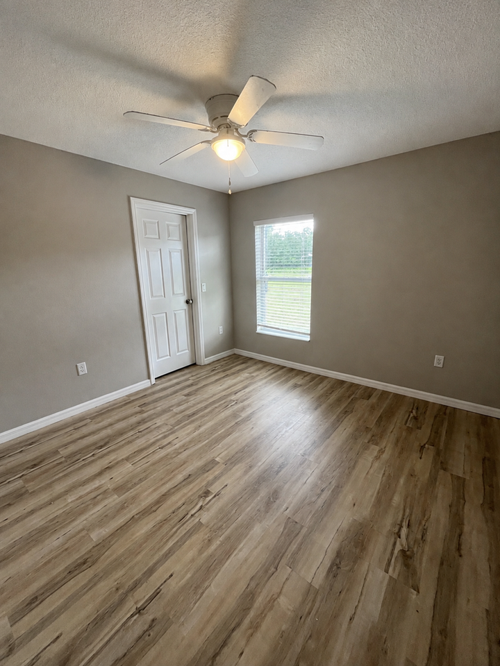 12053 Centralia Rd - Photo 7 of 18