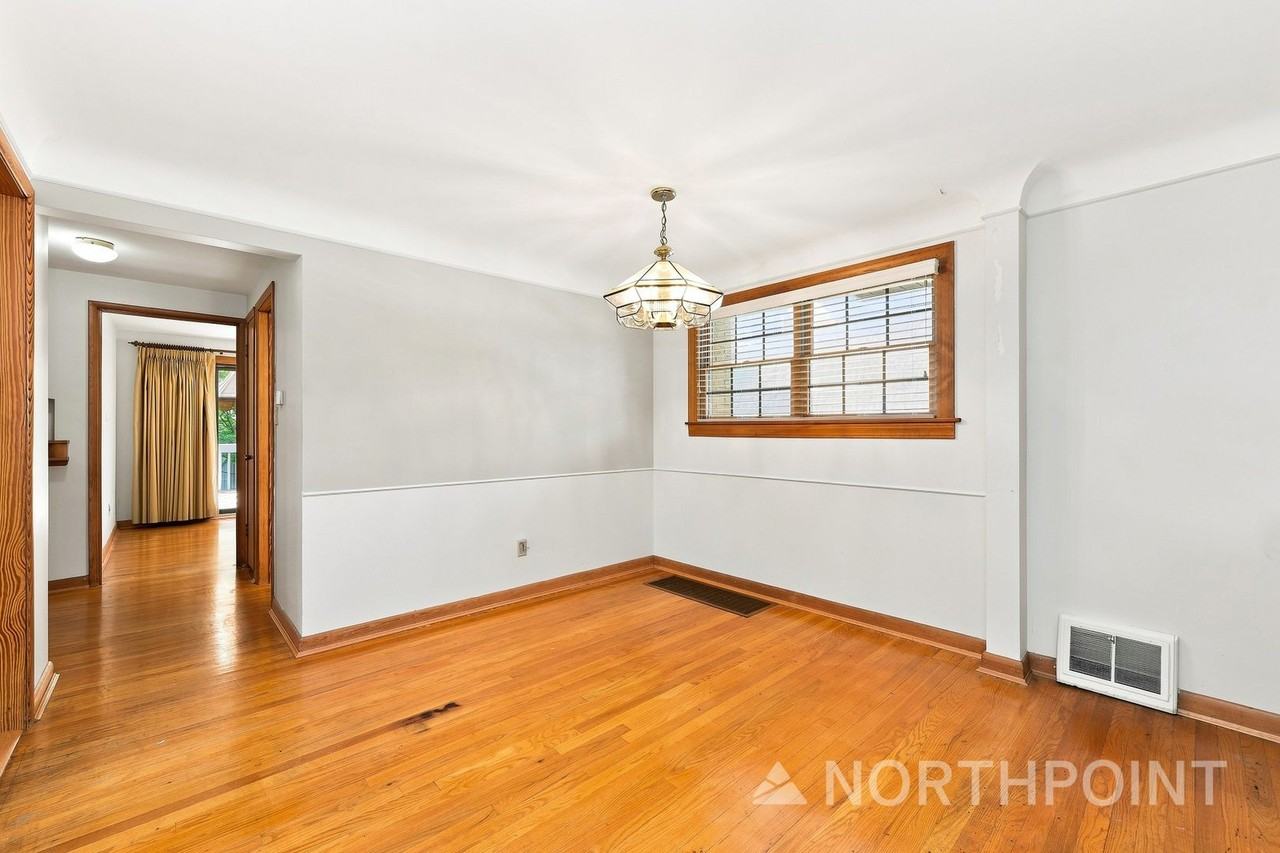 3881 Matson Ave - Photo 4 of 15