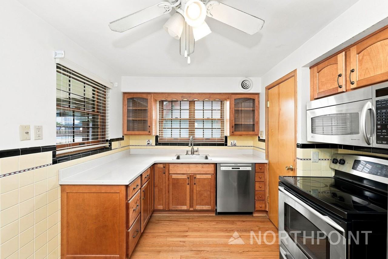 3881 Matson Ave - Photo 5 of 15