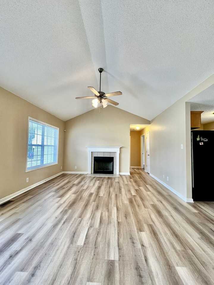 397 Paris Dr - Photo 3 of 18
