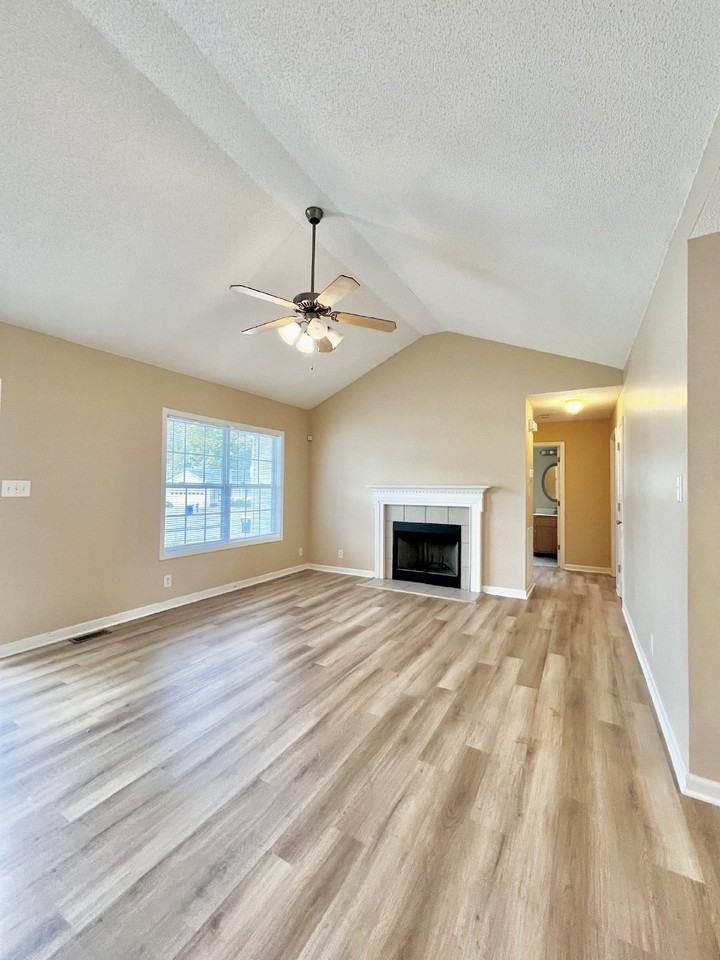 397 Paris Dr - Photo 4 of 18