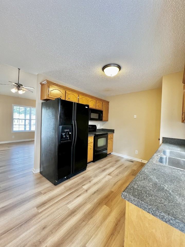 397 Paris Dr - Photo 7 of 18