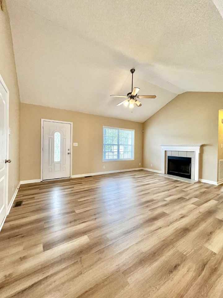 397 Paris Dr - Photo 5 of 18