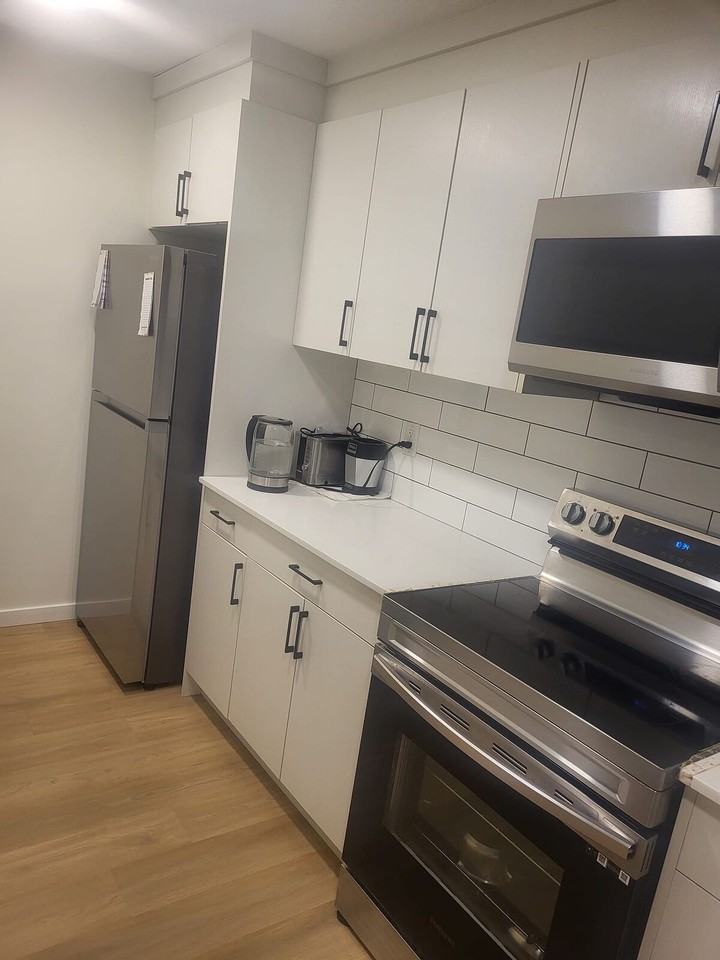 2180 52 St Sw - Photo 2 of 14