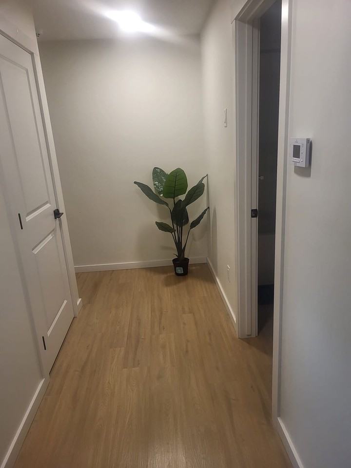 2180 52 St Sw - Photo 3 of 14