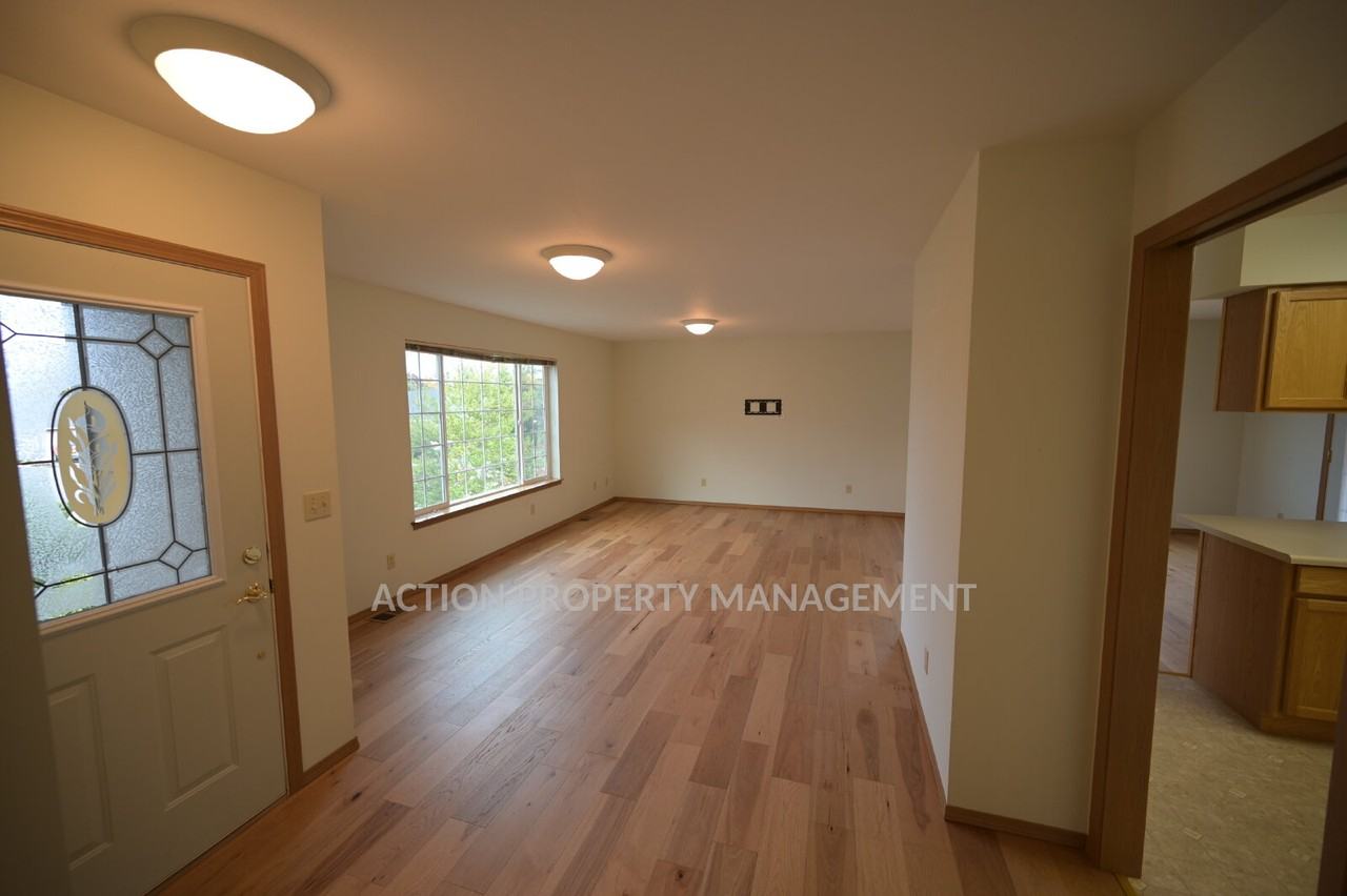 627 W Summer Breeze Ln - Photo 4 of 24