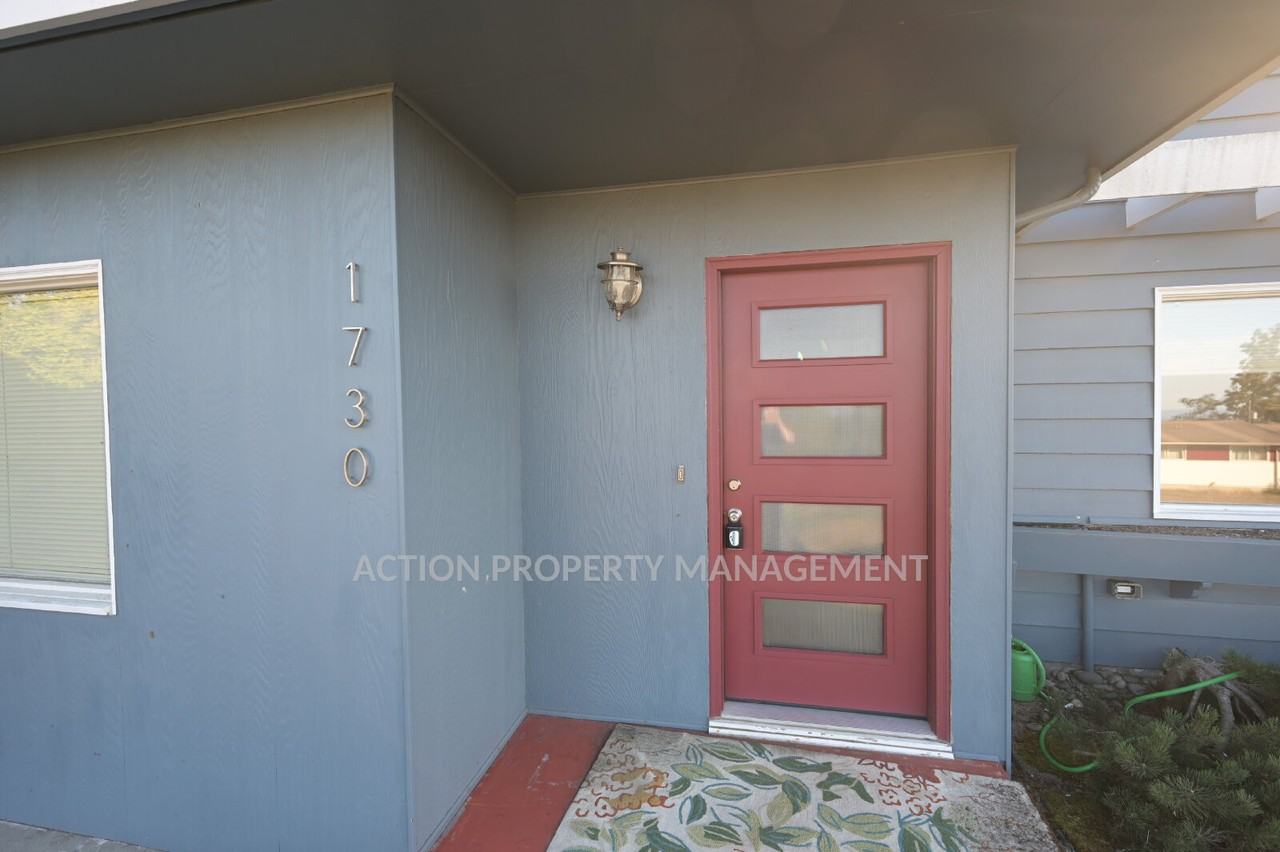 1730 E 5th St - Photo 2 of 33