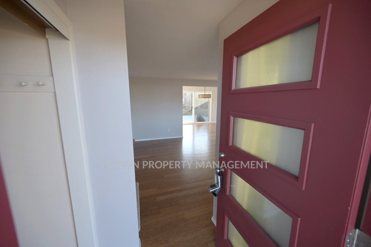 1730 E 5th St - Photo 3 of 33