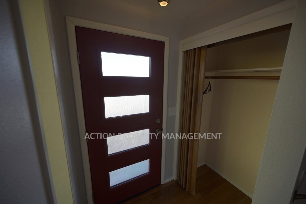1730 E 5th St - Photo 4 of 33