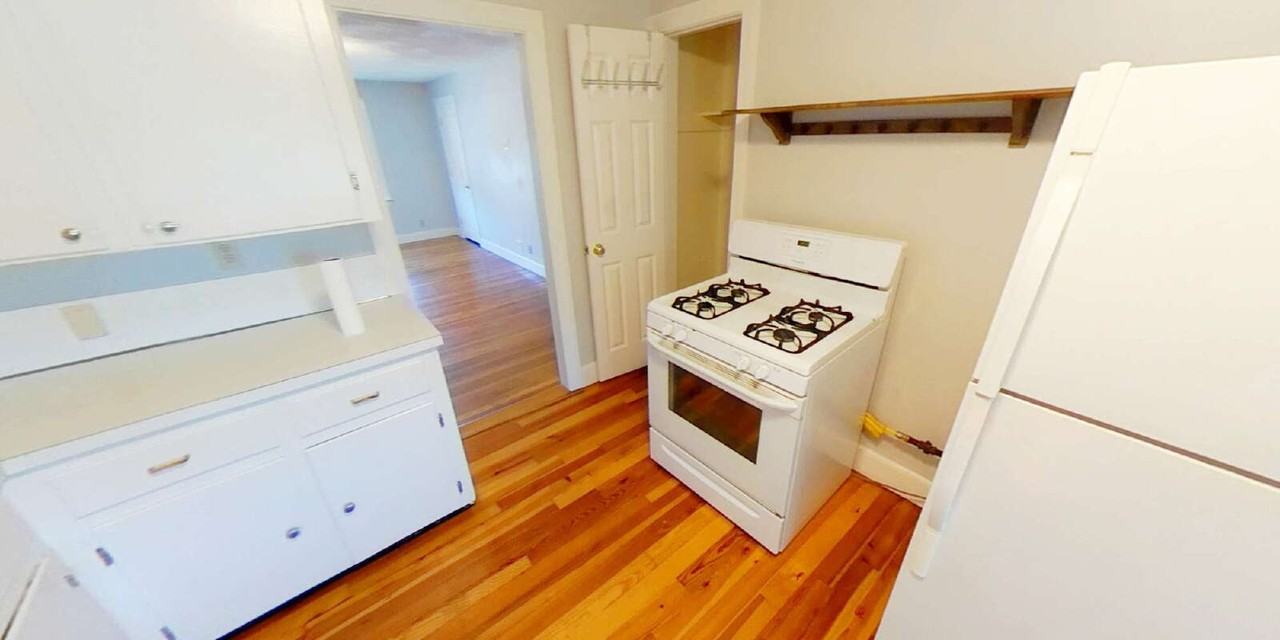 192 Holbrook Rd #4 - Photo 4 of 19