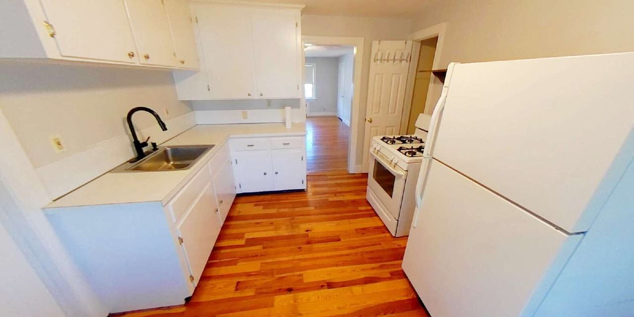 192 Holbrook Rd #4 - Photo 5 of 19