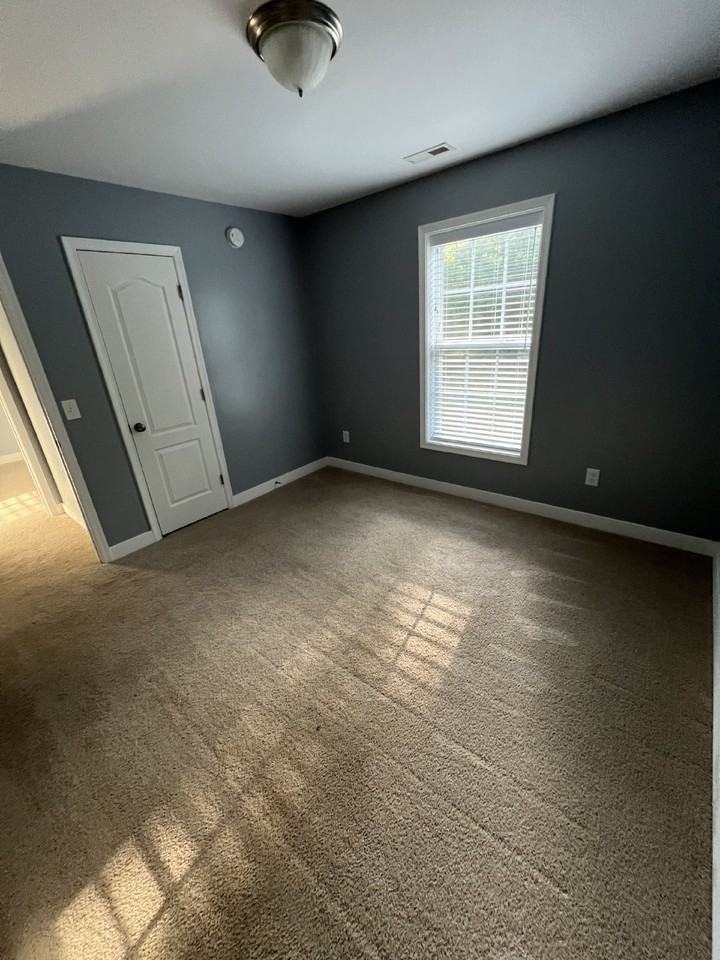 360 Baltimore Ave - Photo 2 of 7
