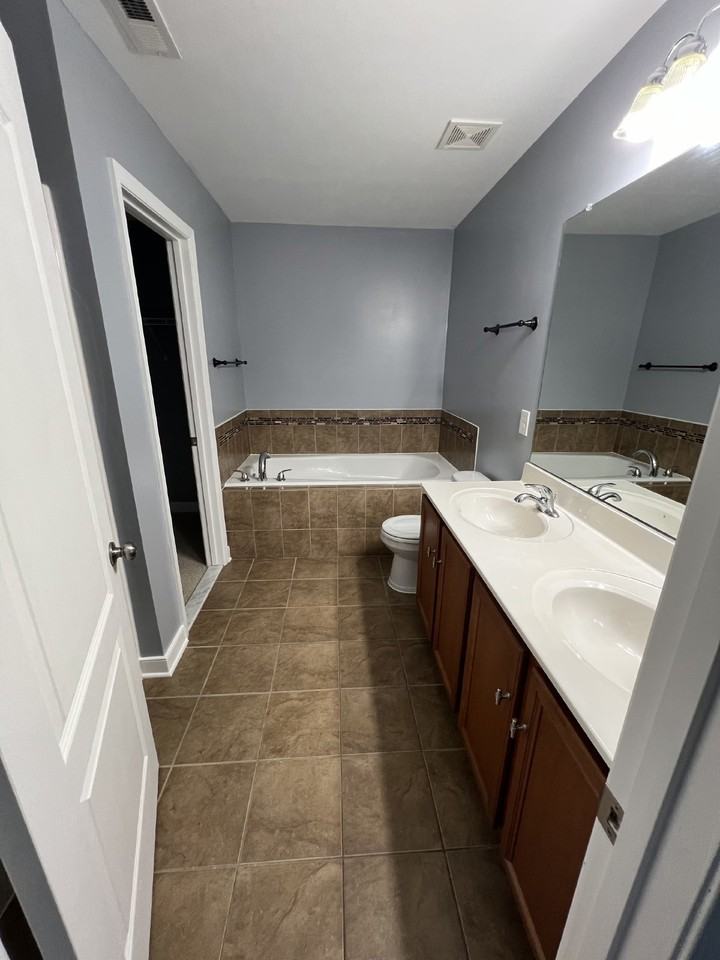 360 Baltimore Ave - Photo 6 of 7