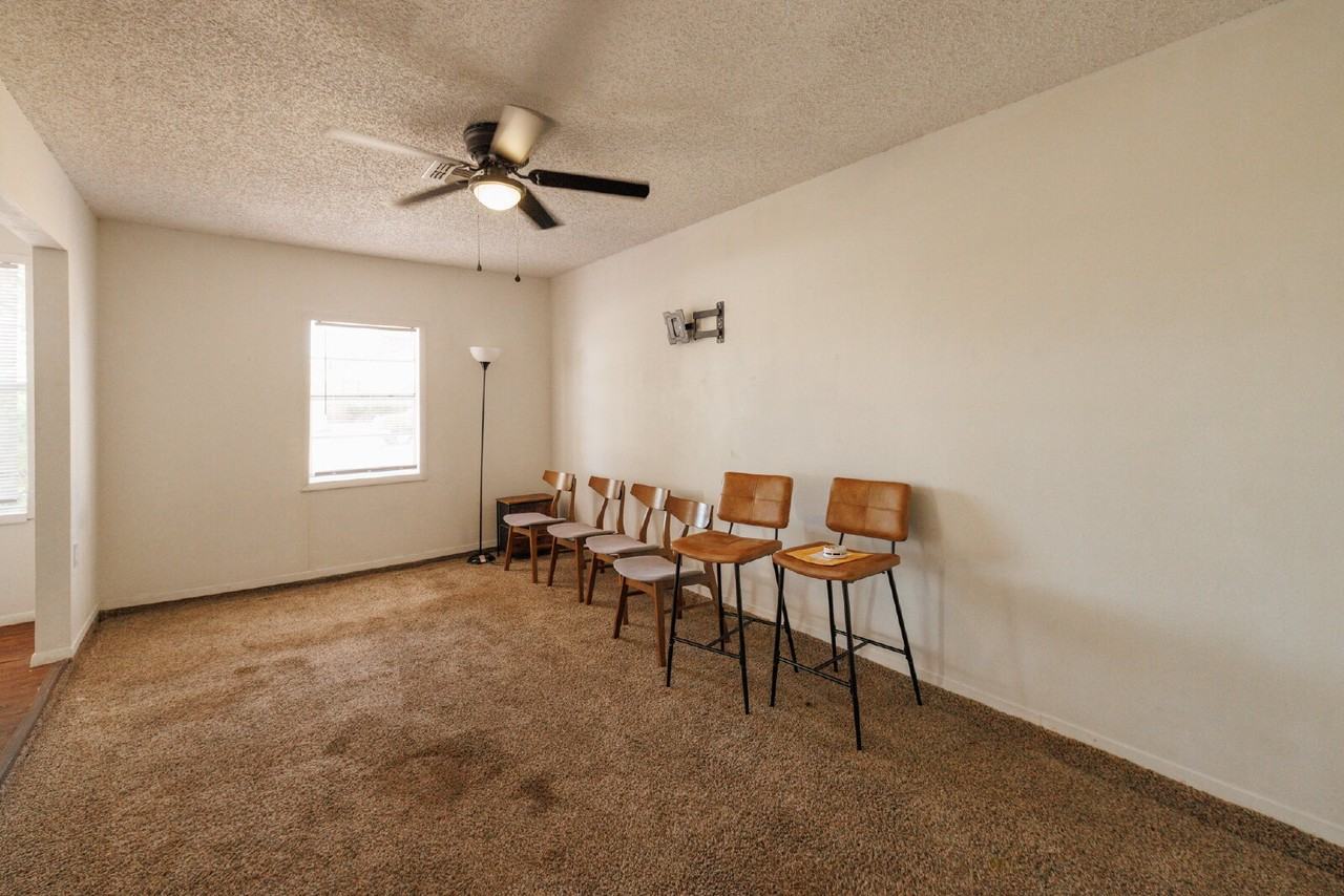 4718 Edgemont Dr - Photo 3 of 37