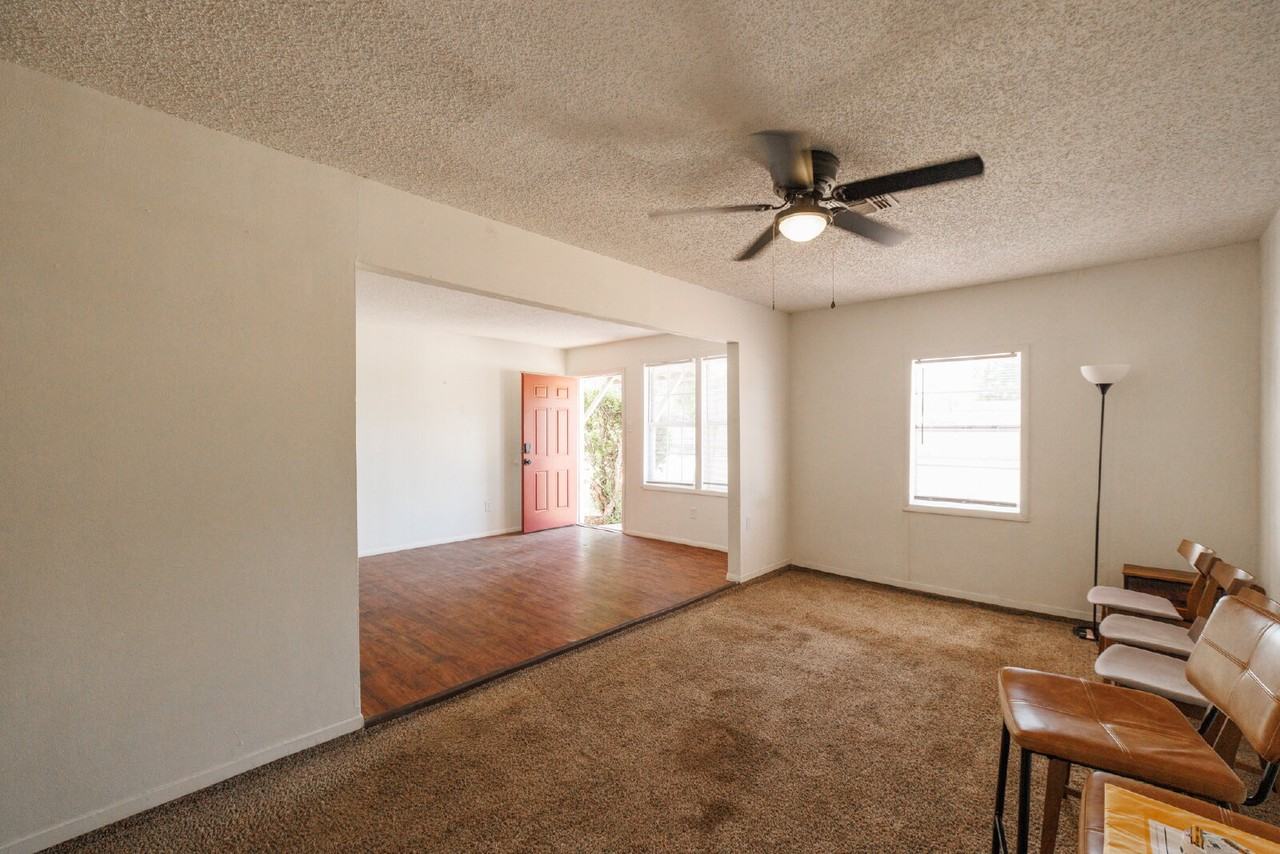 4718 Edgemont Dr - Photo 4 of 37