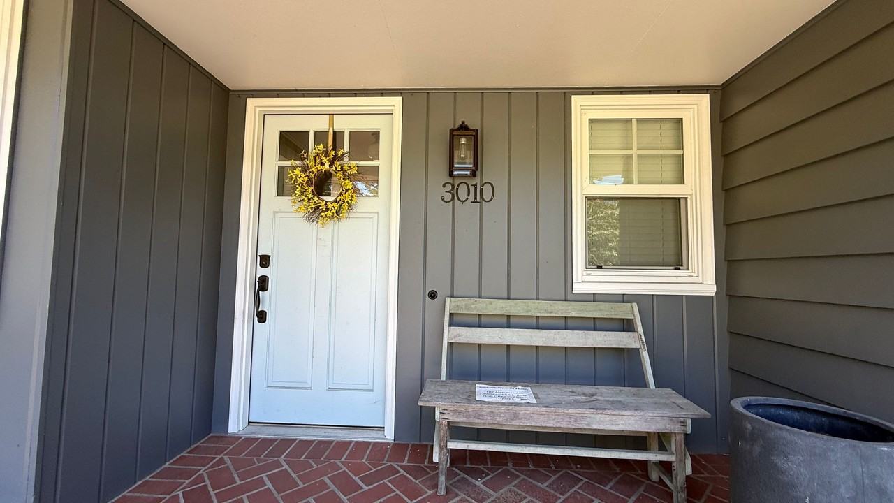 3010 Sw Underwood Dr - Photo 2 of 46