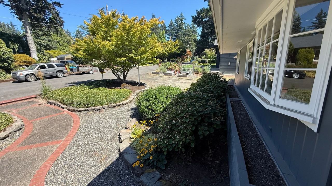 3010 Sw Underwood Dr - Photo 3 of 46