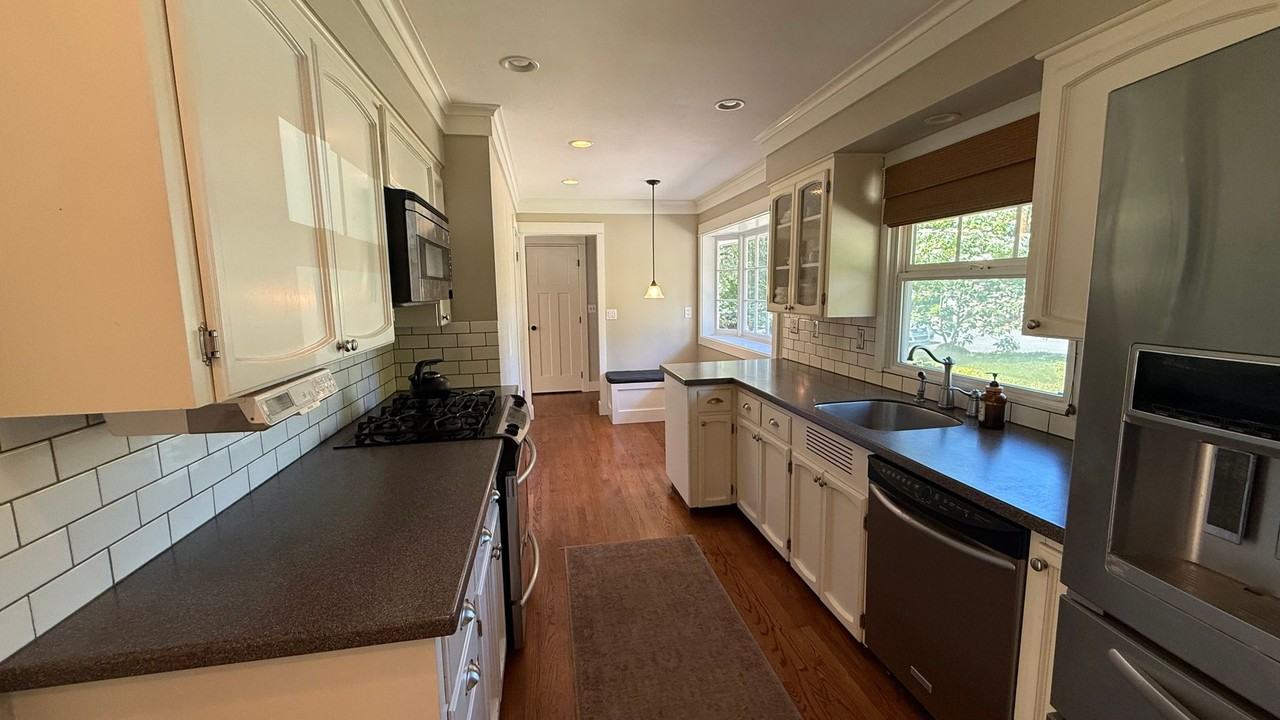 3010 Sw Underwood Dr - Photo 5 of 46