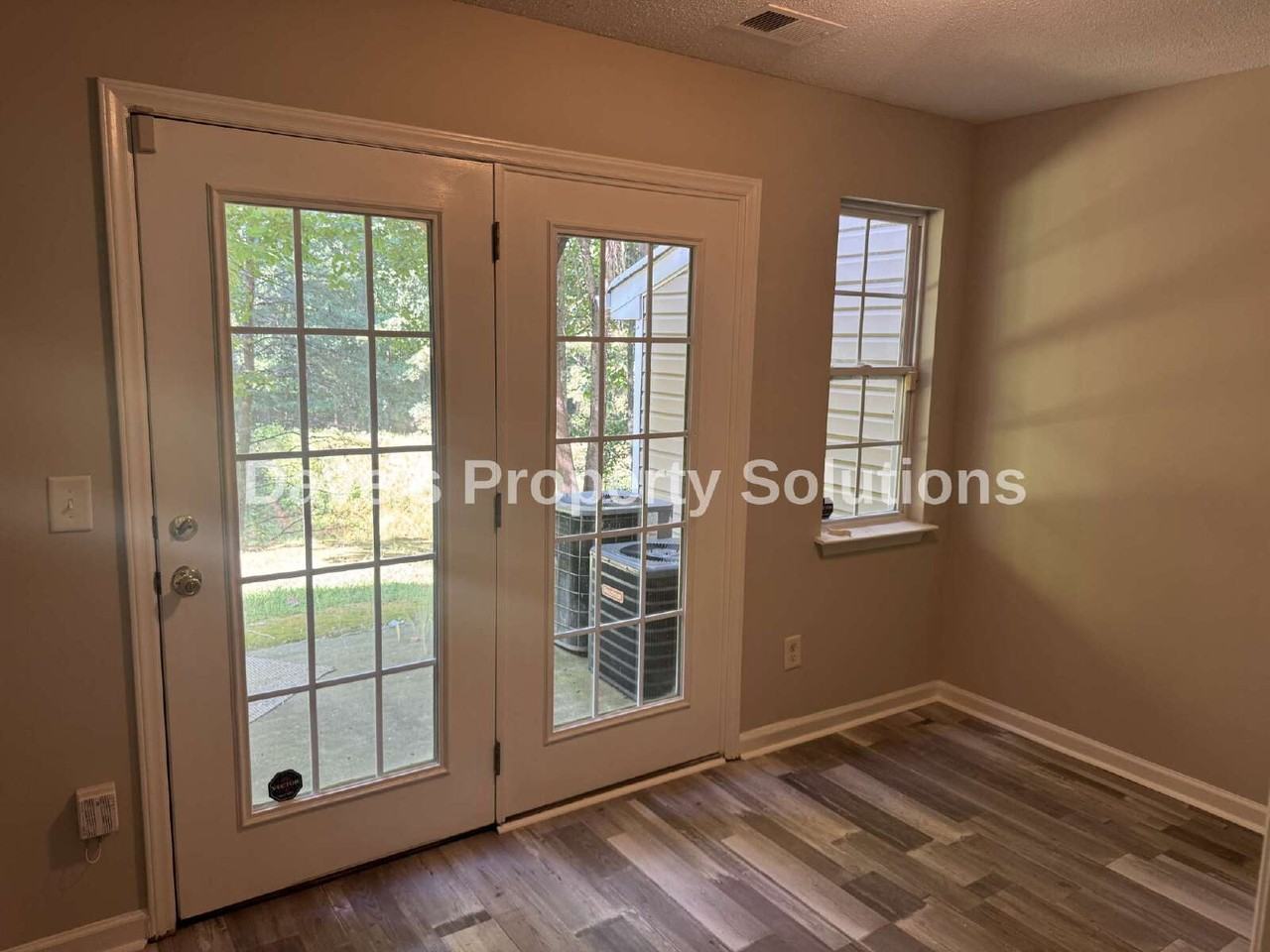 434 Peyton Ct - Photo 3 of 10