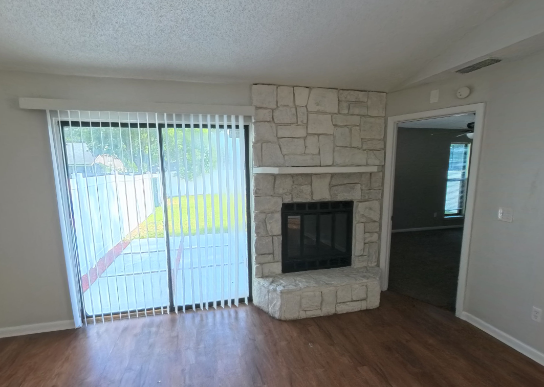 8319 Daisy Ln S - Photo 3 of 20