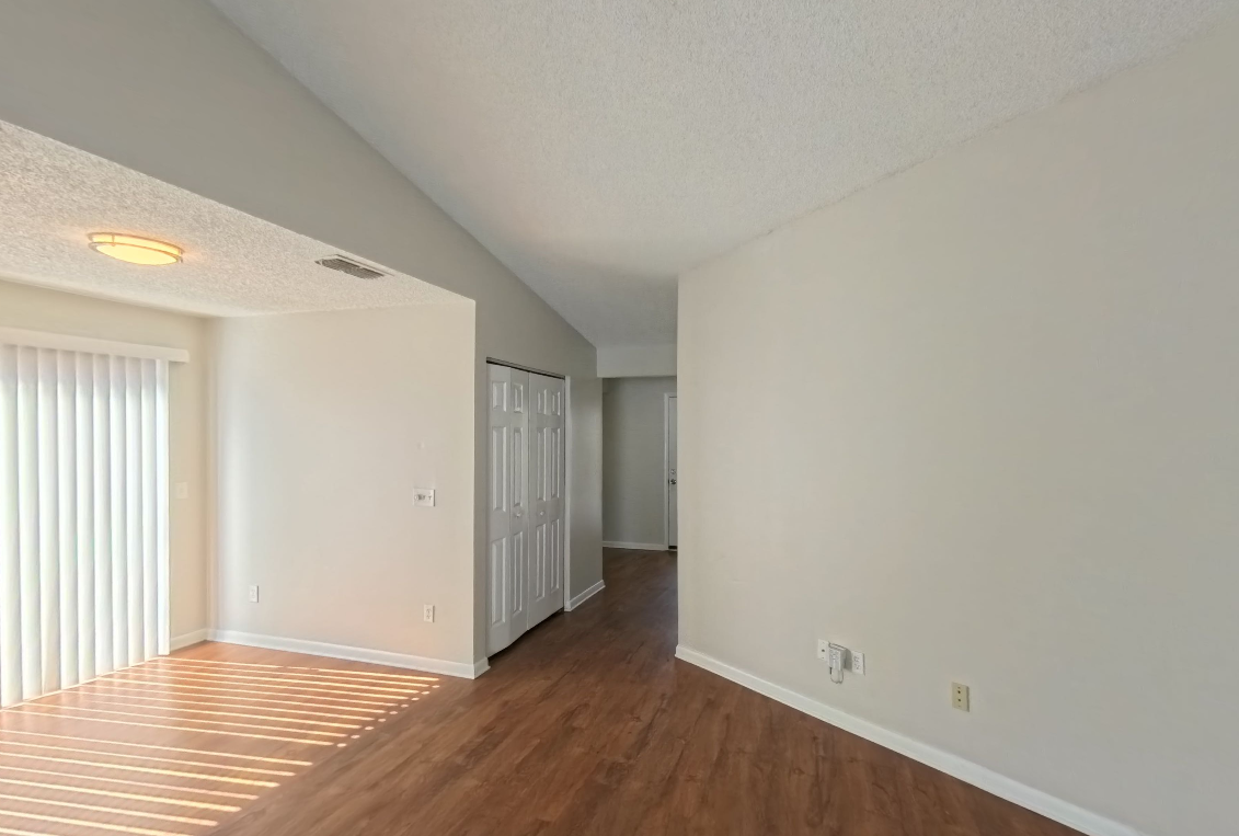 8319 Daisy Ln S - Photo 5 of 20