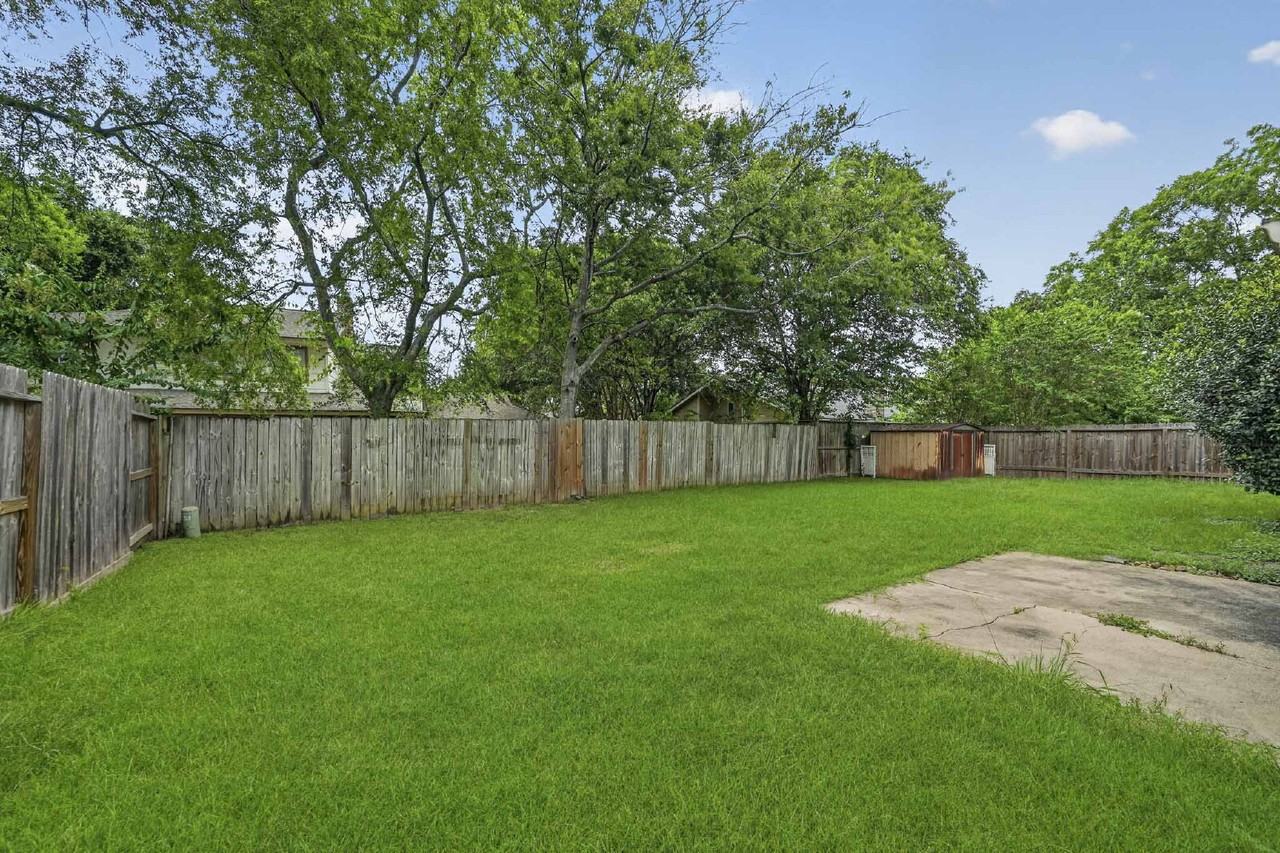 11214 Hambleton Way - Photo 5 of 32